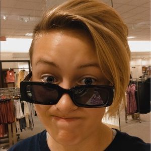 Meet your Posher, Daphne